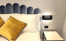 Victoria Suites